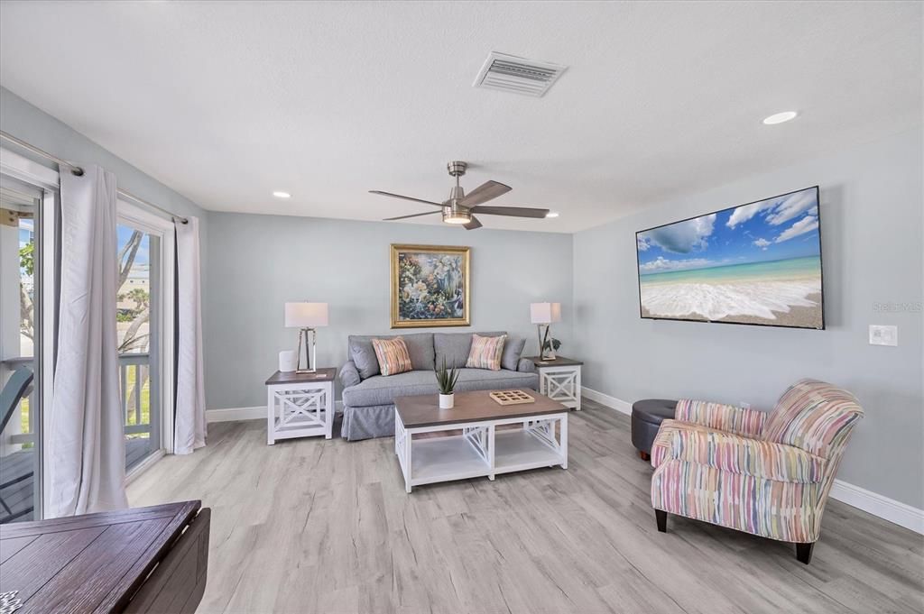 Interior, Living room, Recessed Lighting, Wood Texture Flooring