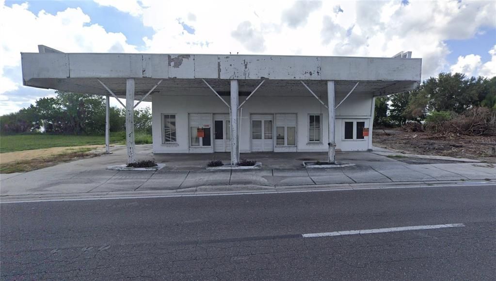 Exterior, Facade, Condo Building