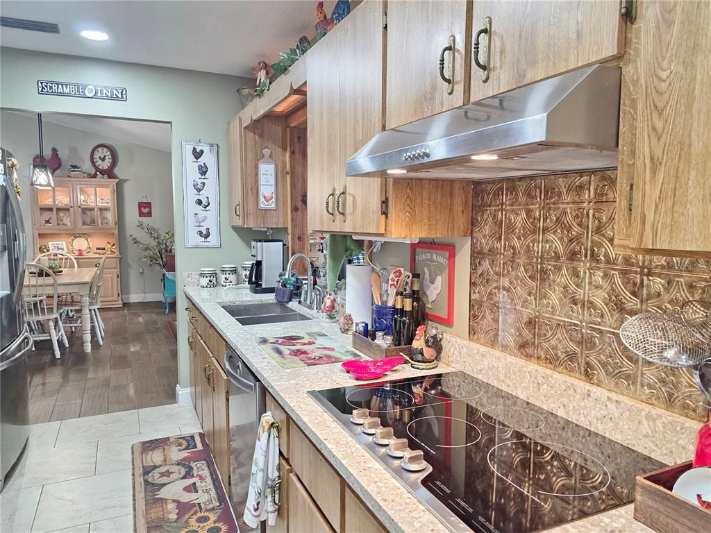Dining room, Interior, Kitchen, Recessed Lighting, Wood Texture Flooring