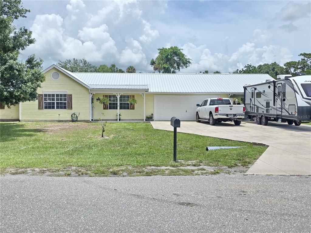 Attached, Exterior, Facade, Ranch