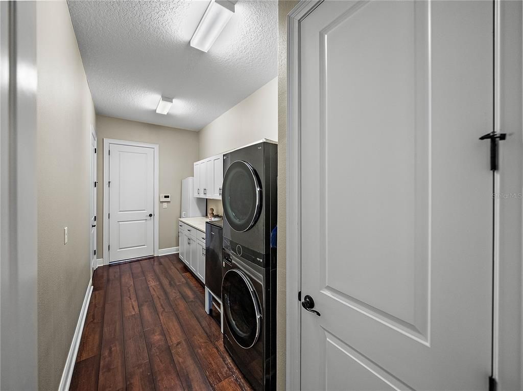 Interior, Utility Closets, Washer, Wood Texture Flooring