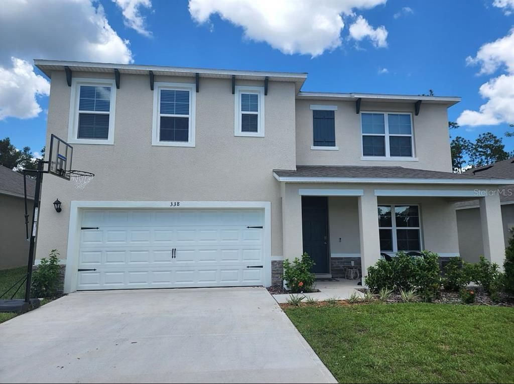 Attached, Exterior, Facade, Mediterranean