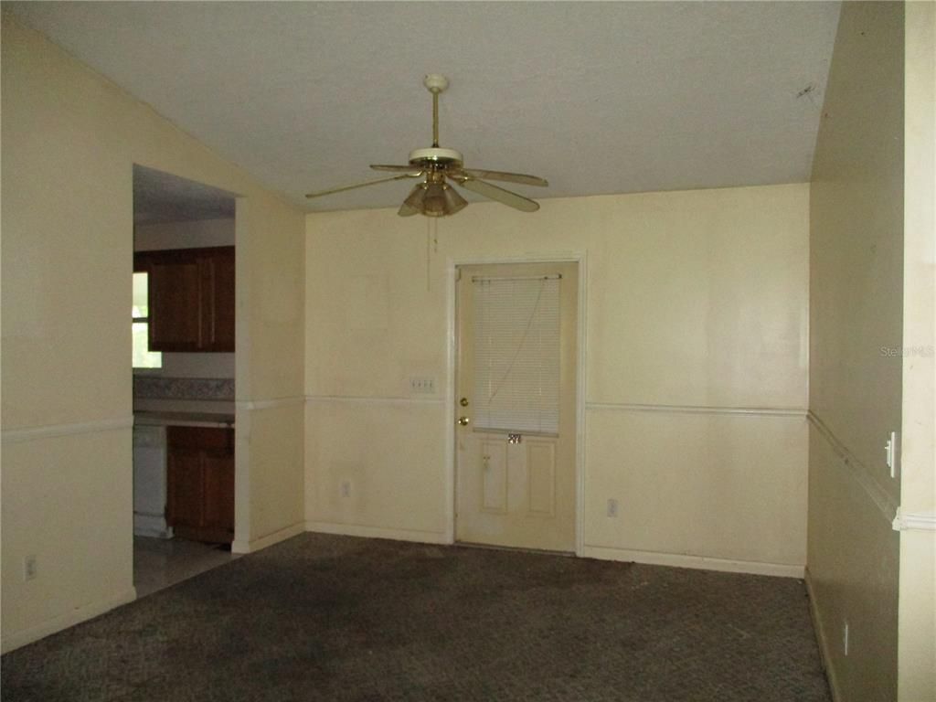 Empty room, Interior