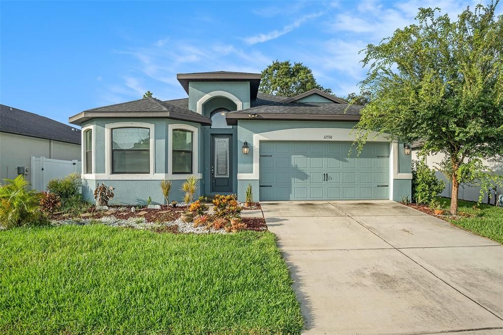 Attached, Exterior, Facade, Mediterranean