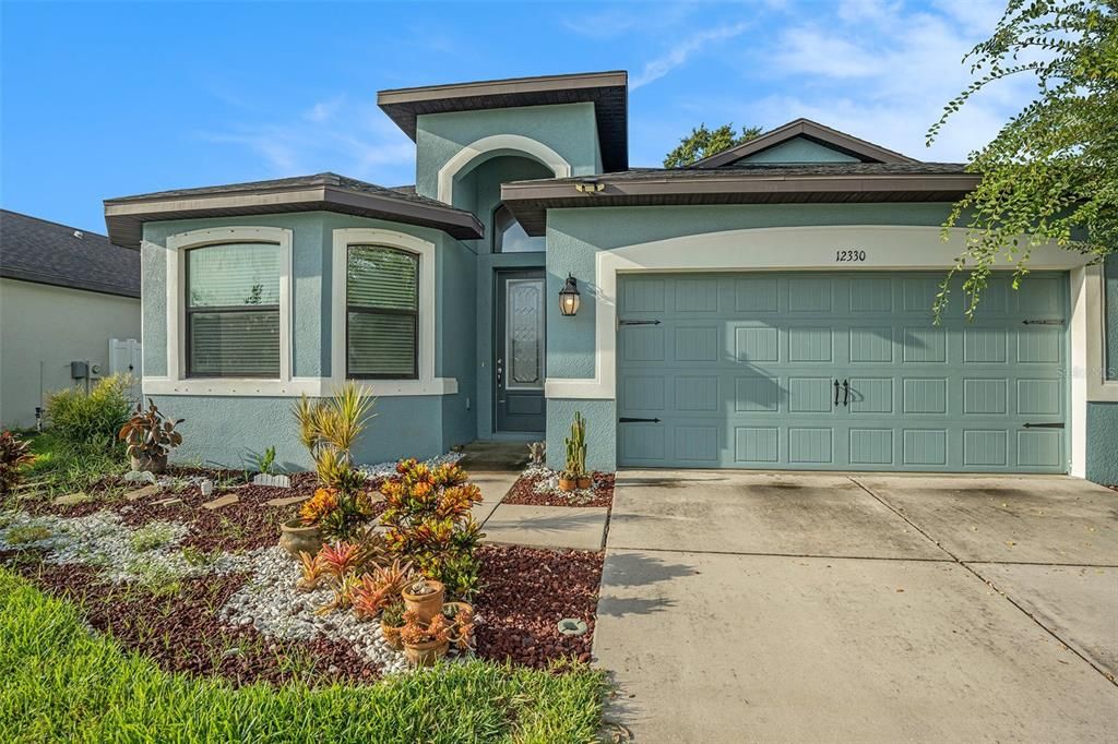 Attached, Exterior, Facade, Mediterranean