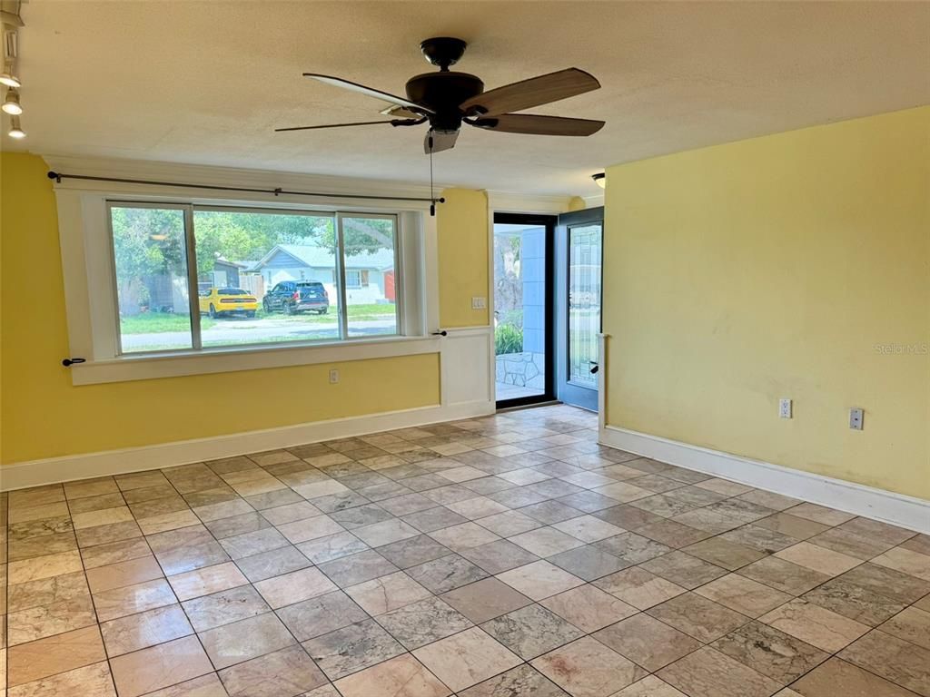 Empty room, Interior