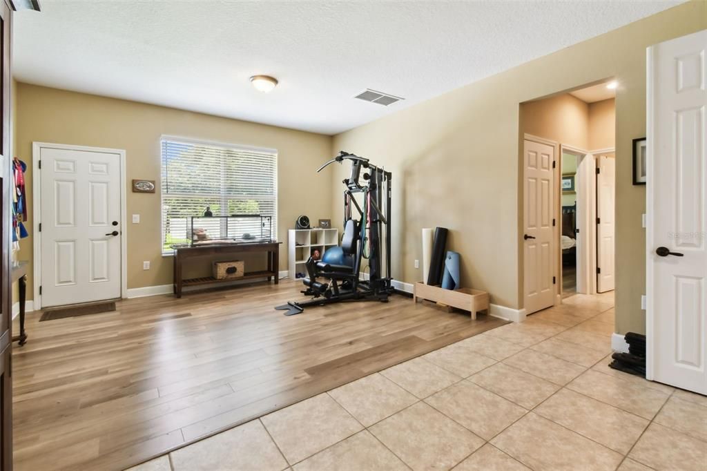 Fitness Equipment, Interior, Recessed Lighting, Wood Texture Flooring