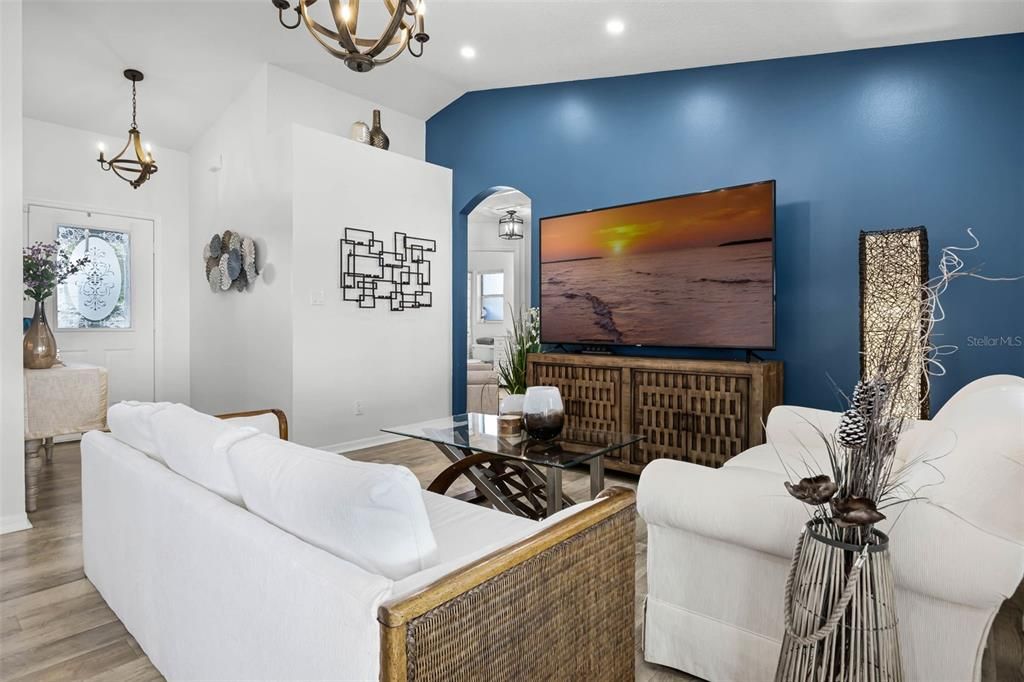 Interior, Living room, Pendant Lights, Recessed Lighting, Wood Texture Flooring