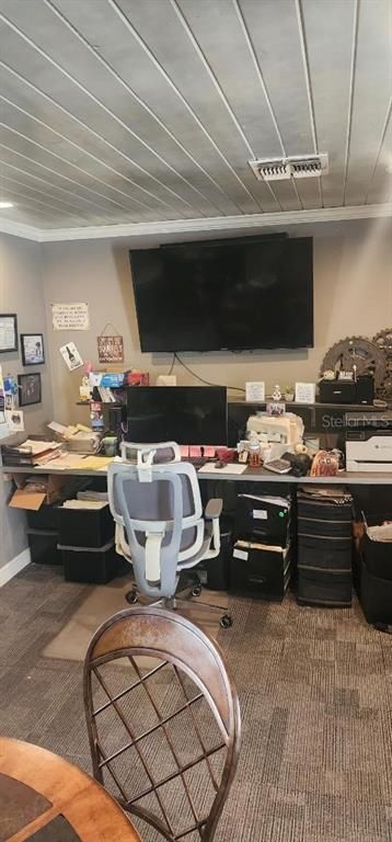 Home Office, Interior
