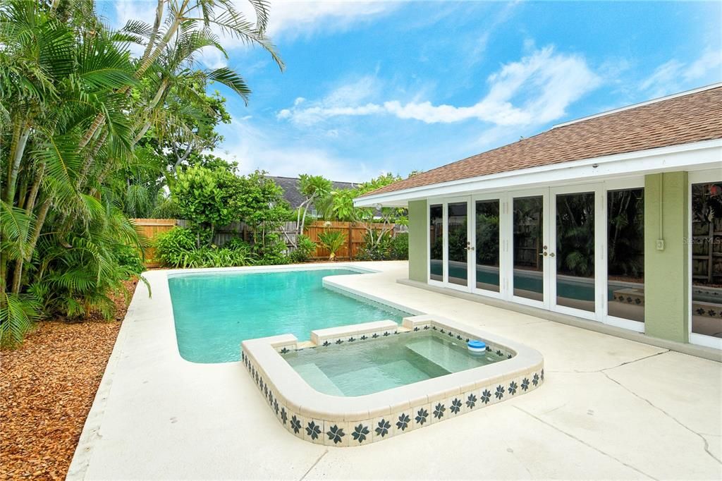 Exterior, Pool