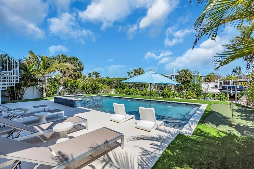 Exterior, Pool
