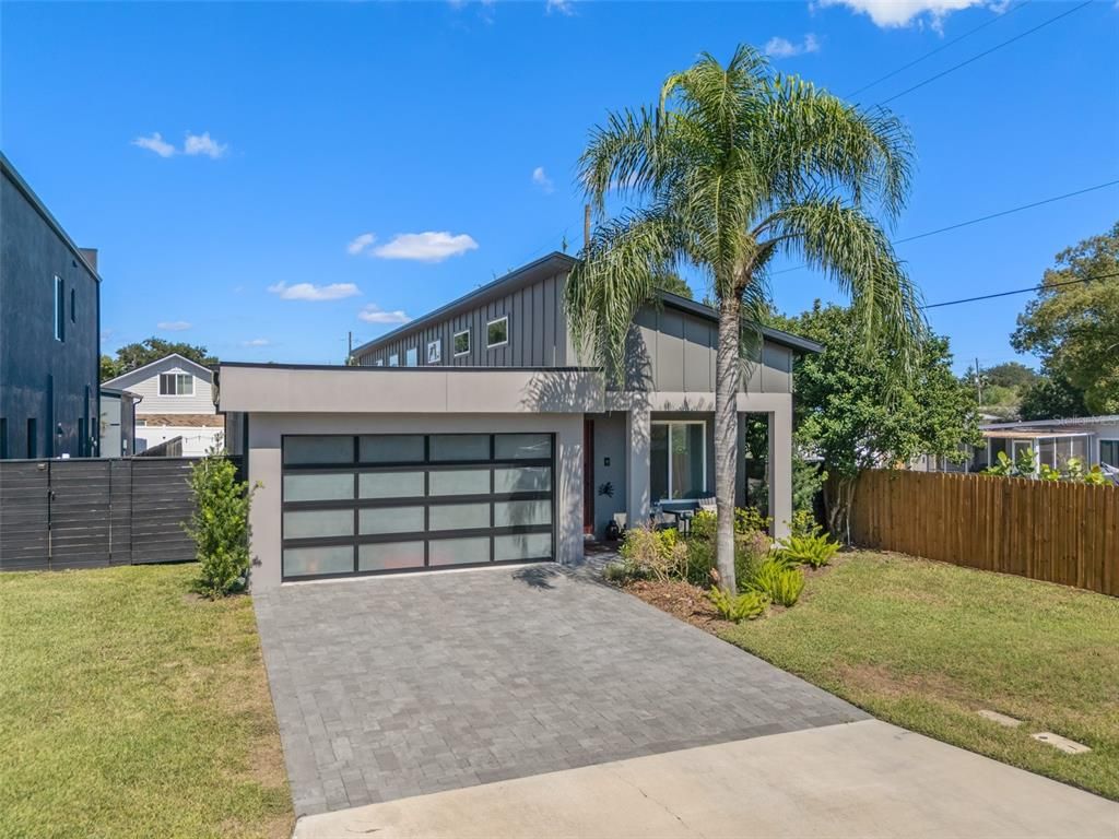 Attached, Exterior, Facade, Modern