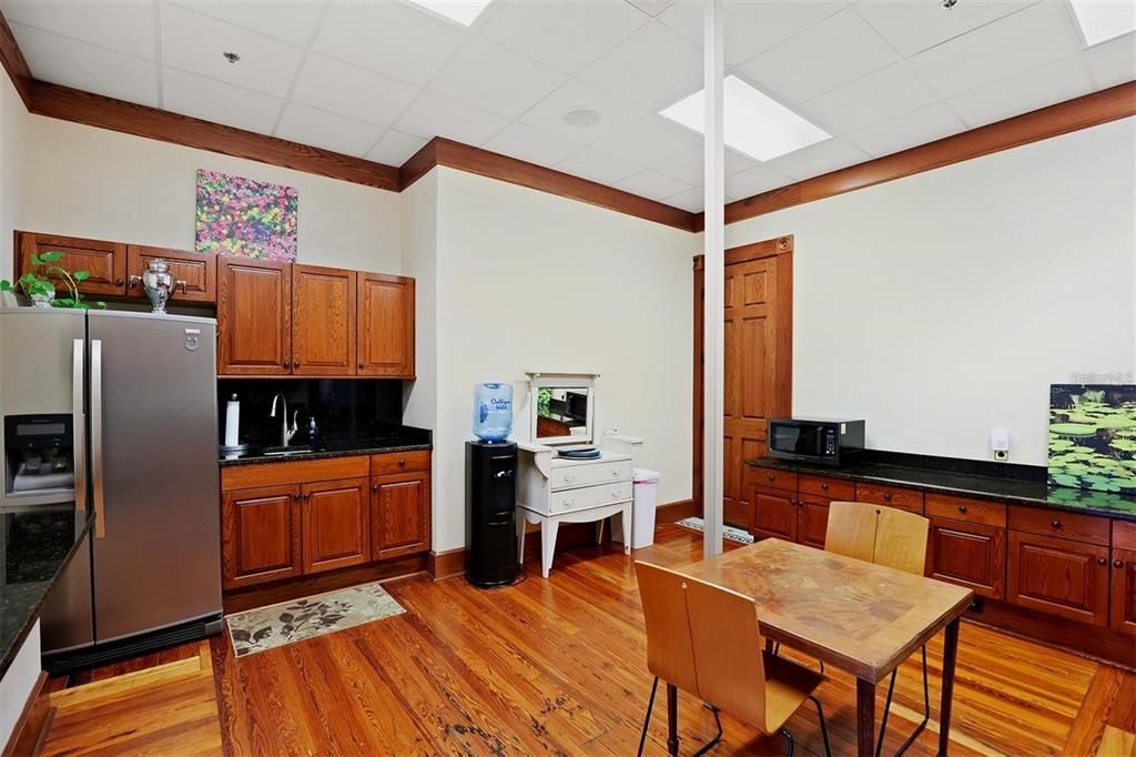 Dining room, Interior, Kitchen, Recessed Lighting, Wood Texture Flooring