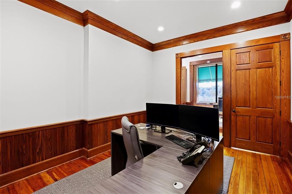 Home Office, Interior, Recessed Lighting, Wood Texture Flooring