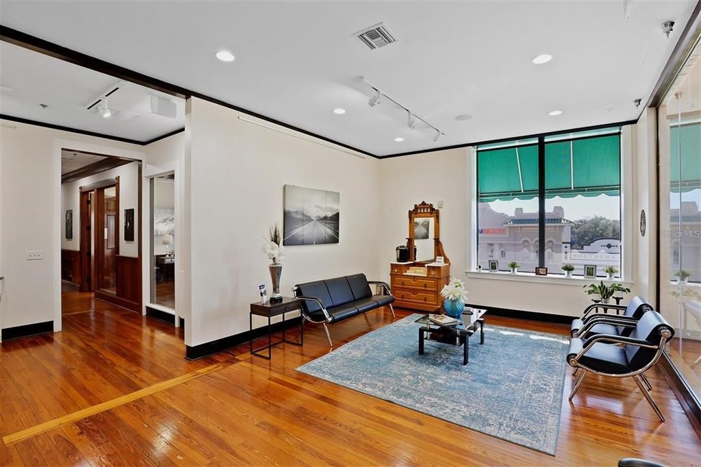 Interior, Recessed Lighting, Wood Texture Flooring