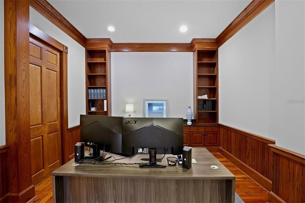Home Office, Interior, Recessed Lighting, Wood Texture Flooring