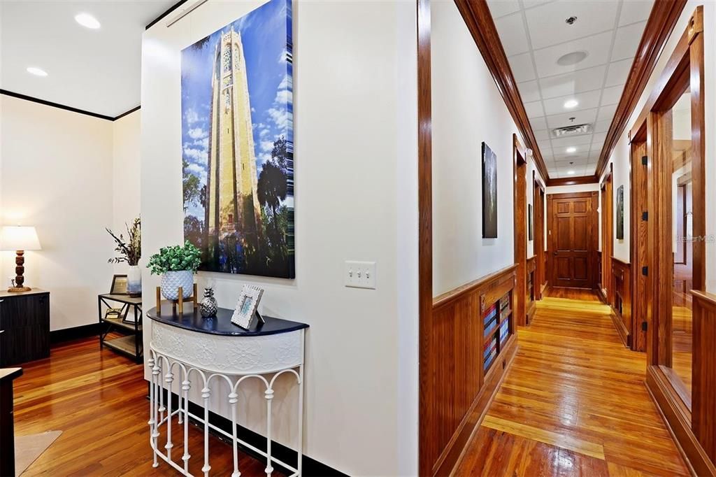 Interior, Recessed Lighting, Wood Texture Flooring