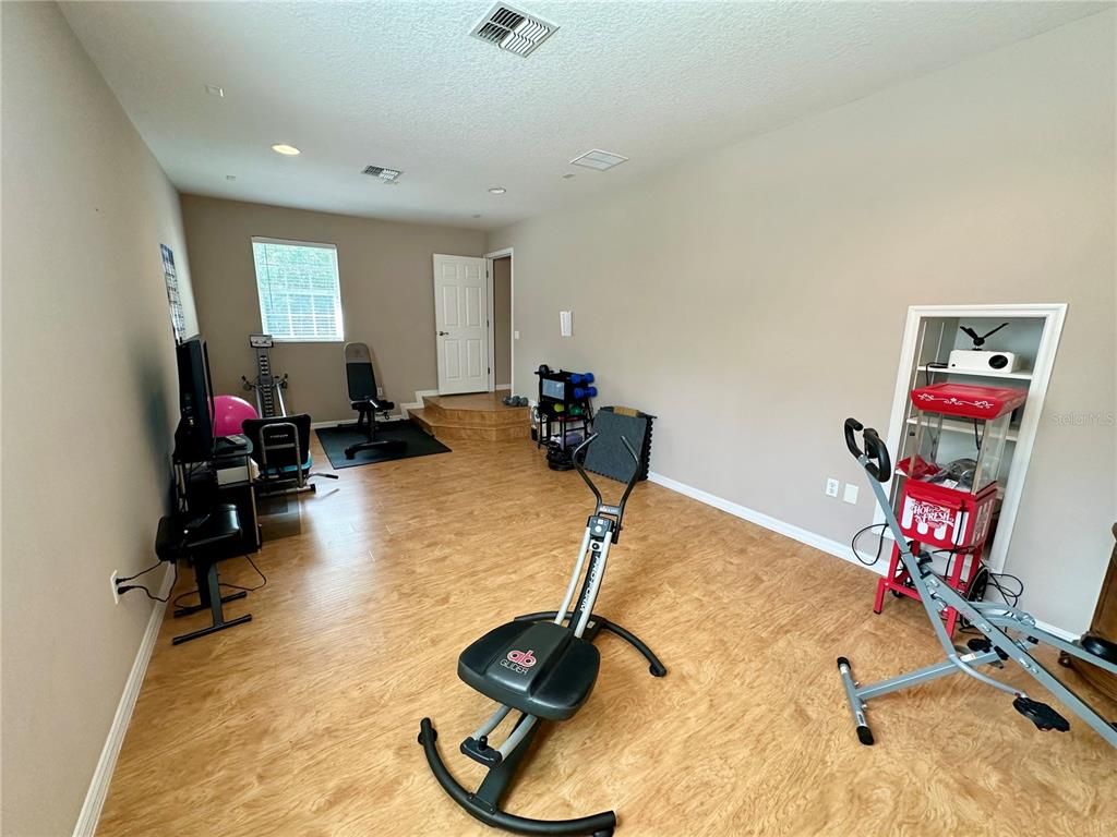Fitness Equipment, Interior, Recessed Lighting, Wood Texture Flooring