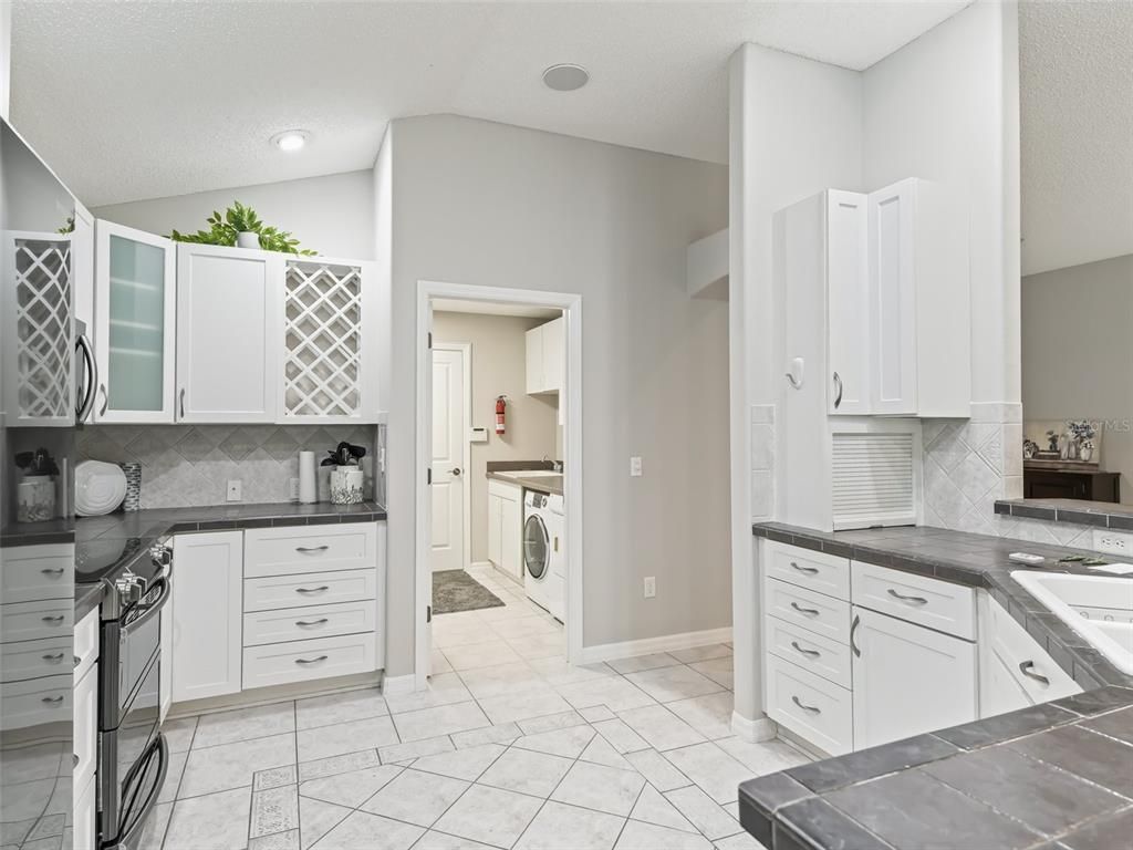 Interior, Kitchen, Recessed Lighting, Washer