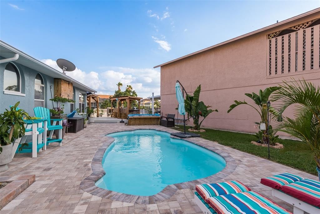 Exterior, Pool