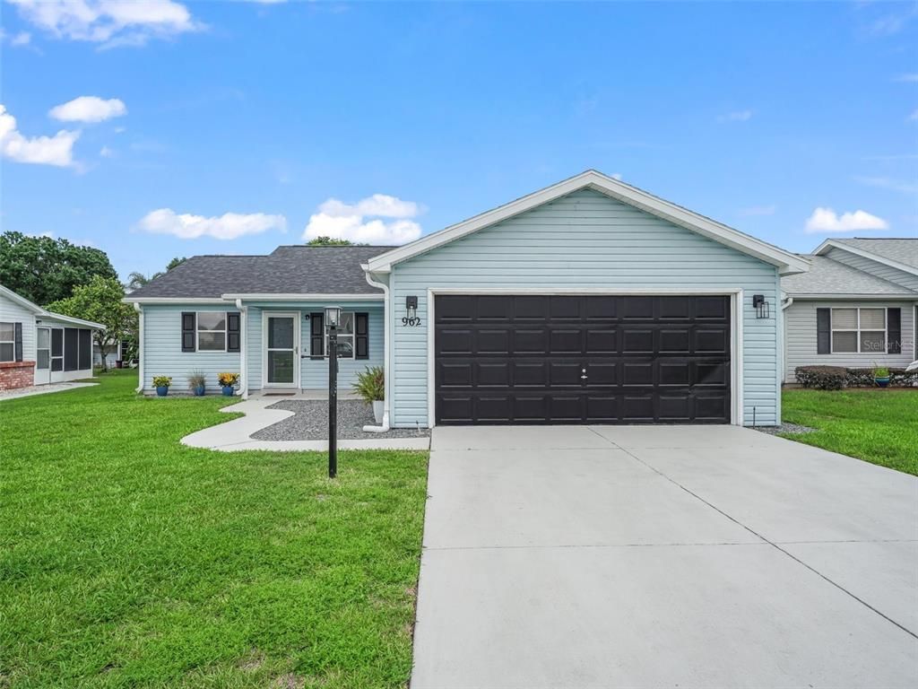 Attached, Exterior, Facade, Ranch