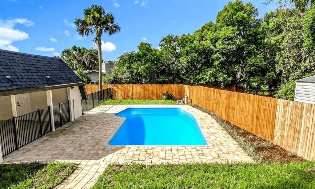 Exterior, Pool