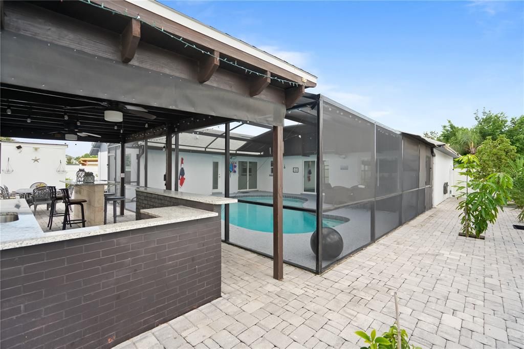 Exterior, Outdoor Kitchen, Pool