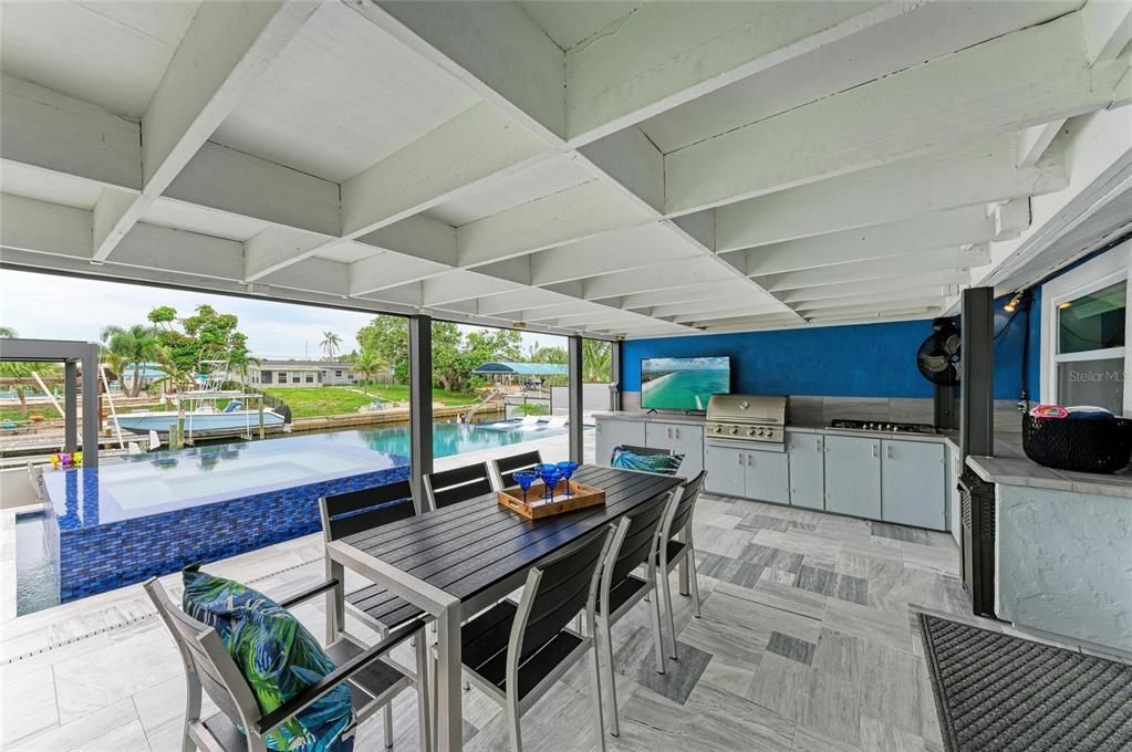 Exterior, Outdoor Kitchen, Pool