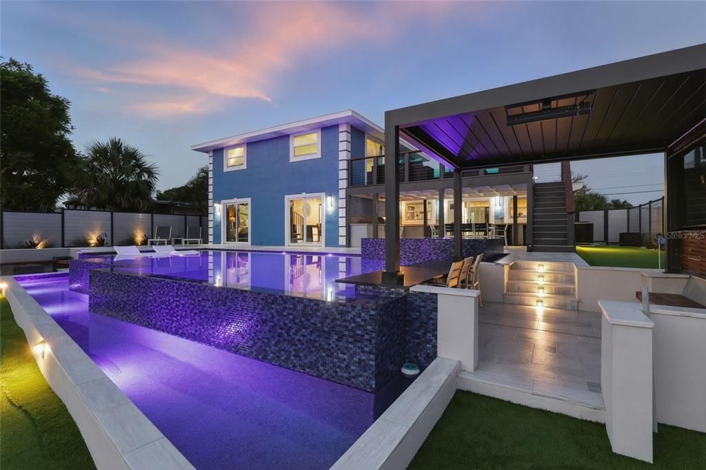 Exterior, Outdoor Kitchen, Pool