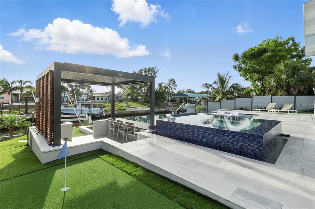 Exterior, Pool