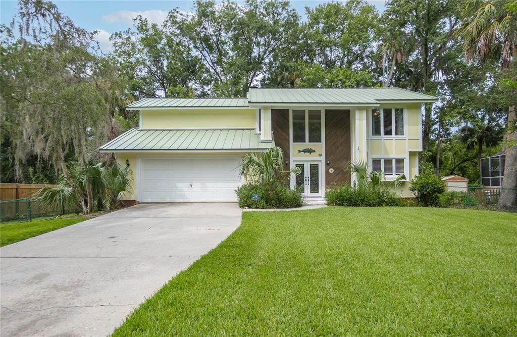 Attached, Exterior, Facade, Raised Ranch