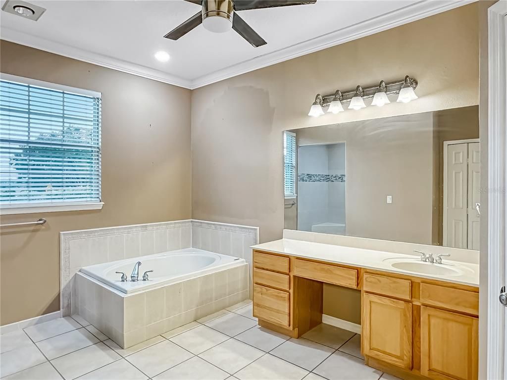 Bathroom, Dual Sink Vanities, Interior, Recessed Lighting
