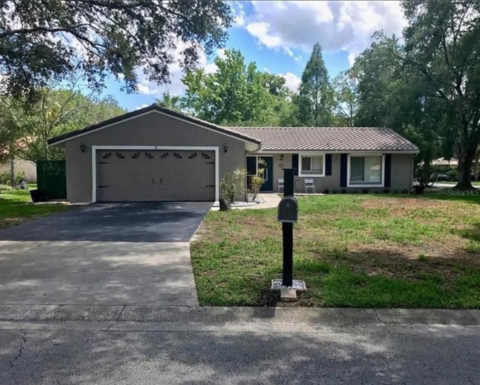Attached, Exterior, Facade, Ranch