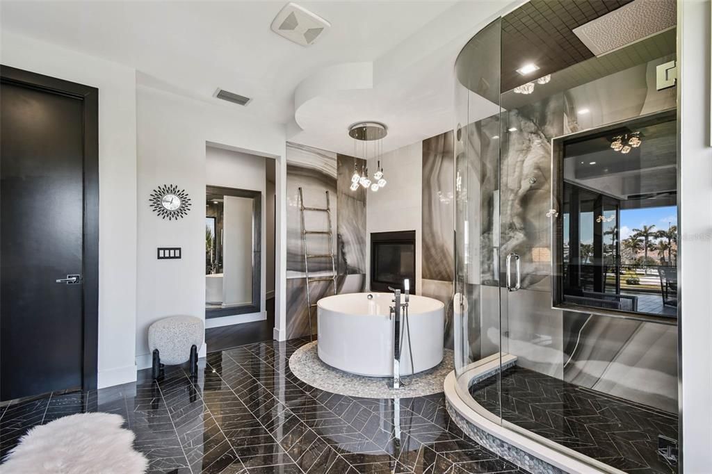 Bathroom, Free Standing Baths, Interior, Marble, Pendant Lights, Recessed Lighting