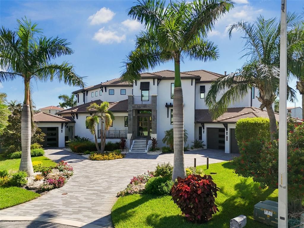 Attached, Exterior, Facade, Mediterranean