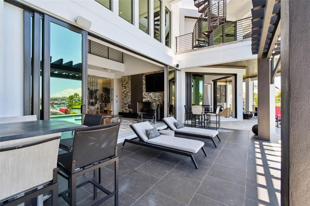 Dining room, Interior