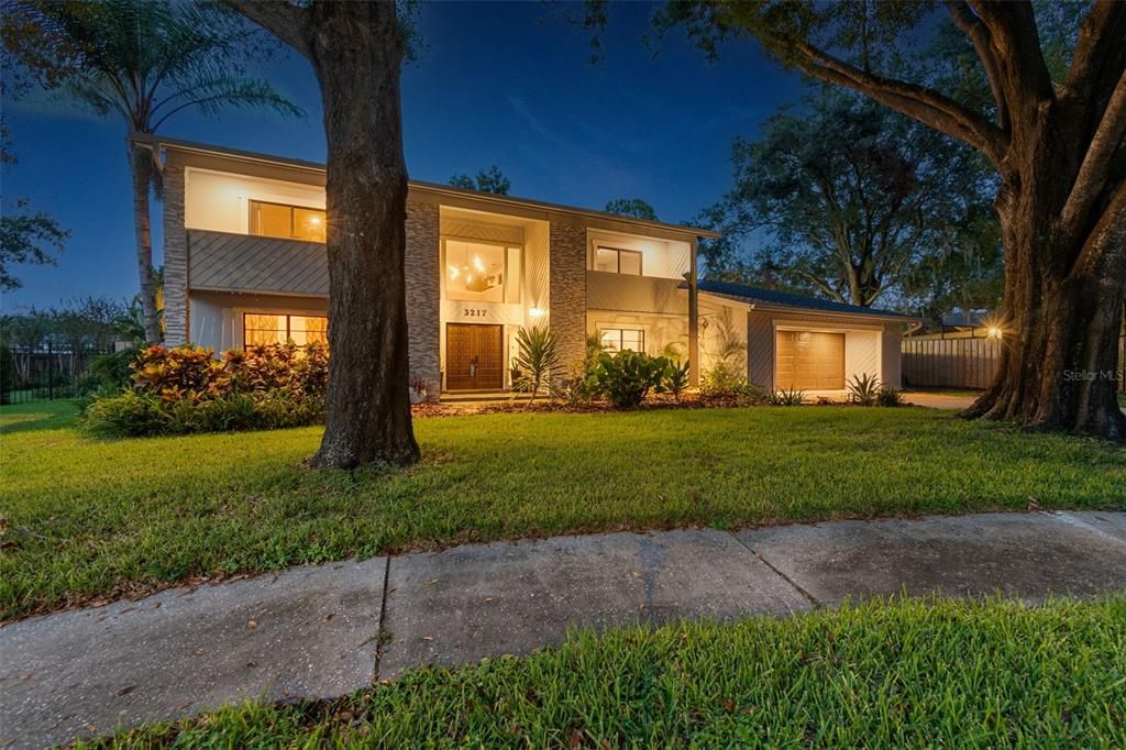 Attached, Backyard, Exterior, Facade, Modern