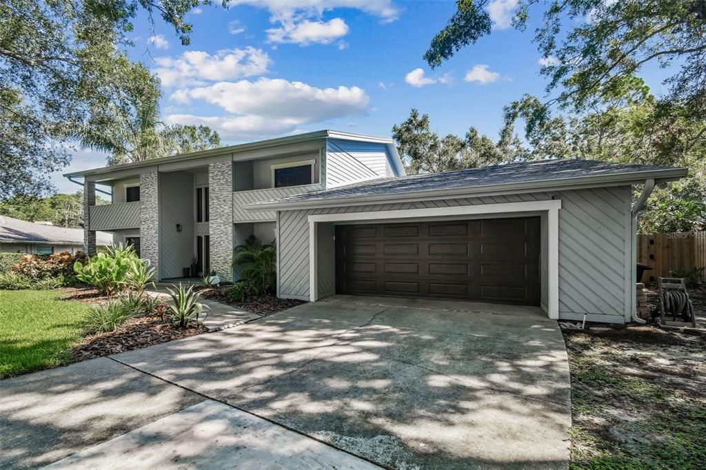 Attached, Exterior, Facade, Ranch