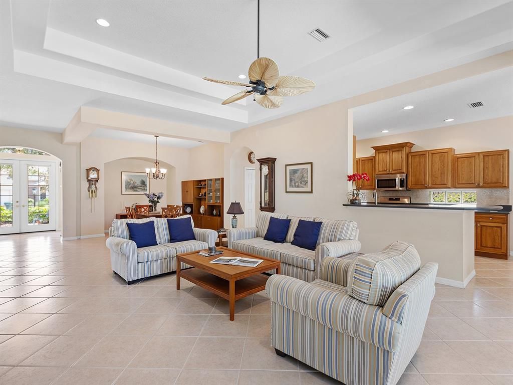 Chandelier, Dining room, Interior, Kitchen, Living room, Pendant Lights, Recessed Lighting, Stainless Steel Appliances