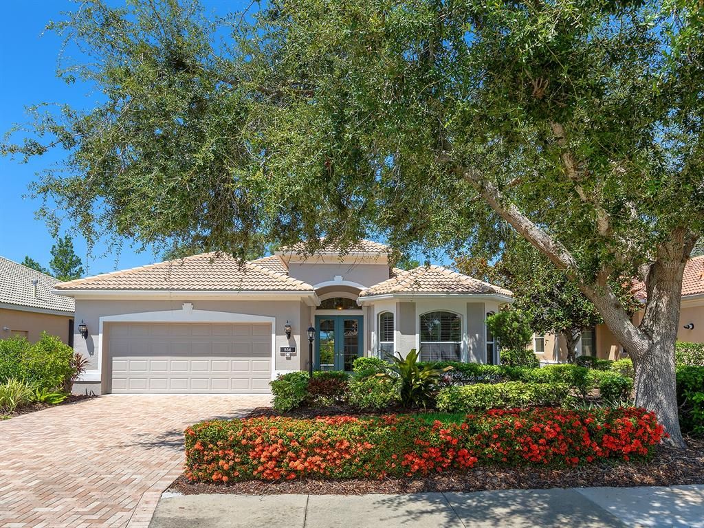 Attached, Exterior, Facade, Mediterranean