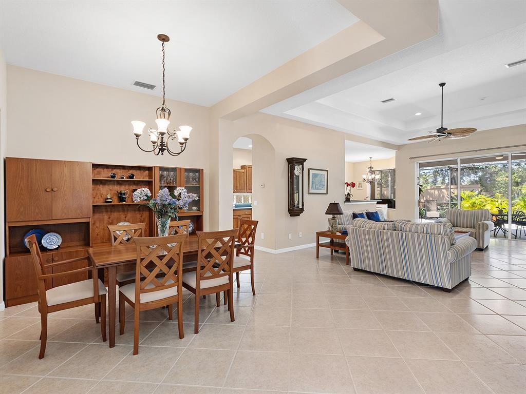 Chandelier, Dining room, Interior, Living room