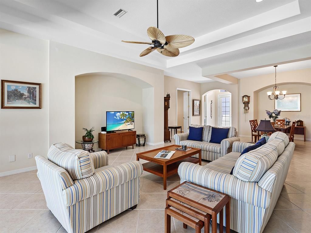 Chandelier, Dining room, Interior, Living room