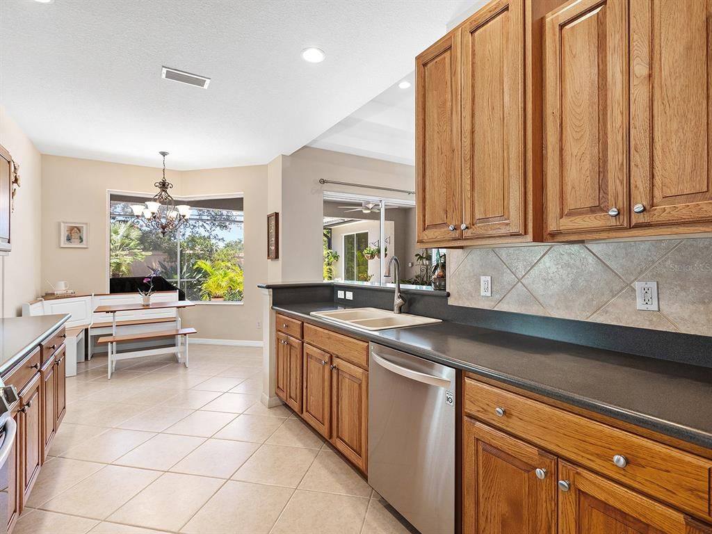 Dining room, Interior, Kitchen, Recessed Lighting