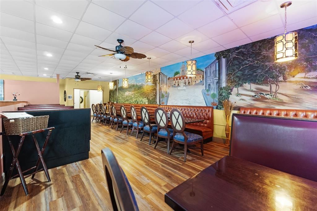 Interior, Pendant Lights, Recessed Lighting, Wood Texture Flooring