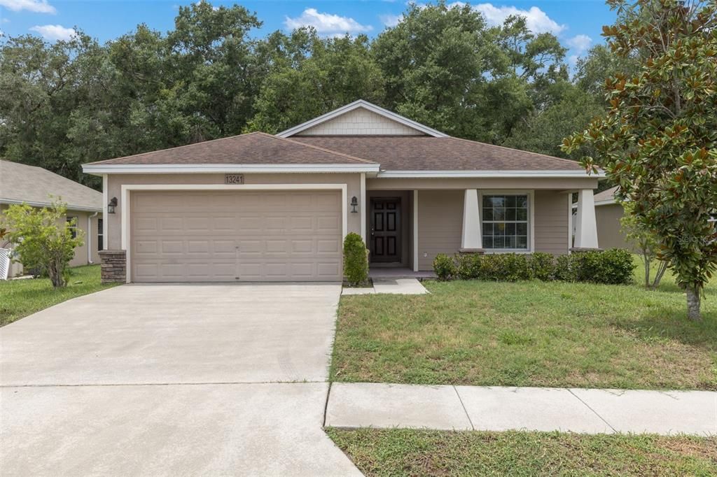 Attached, Exterior, Facade, Ranch