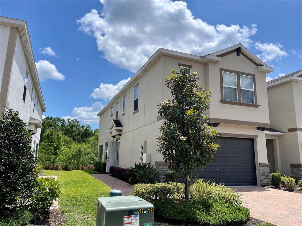 Attached, Exterior, Facade, Farmhouse