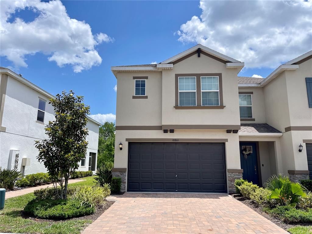 Attached, Exterior, Facade, Rowhouse