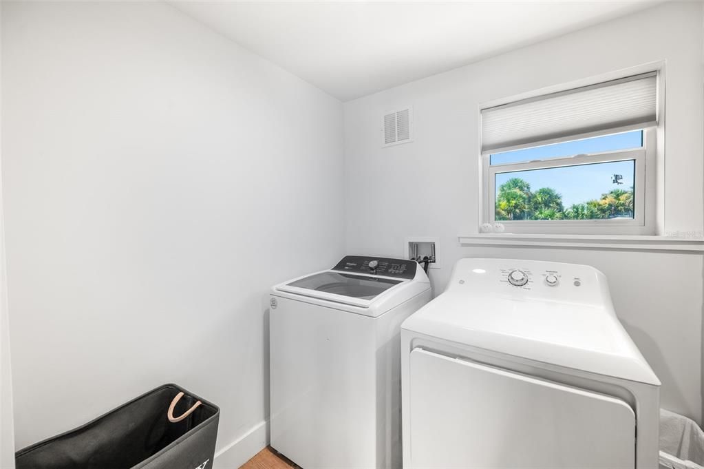 Interior, Washer, Wood Texture Flooring