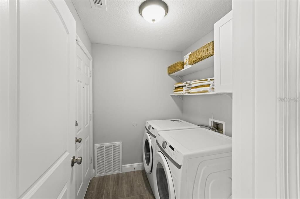 Interior, Washer, Wood Texture Flooring