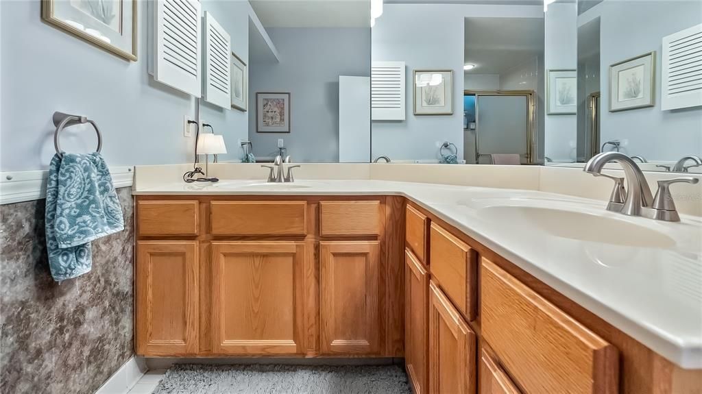 Bathroom, Dual Sink Vanities, Interior, Recessed Lighting